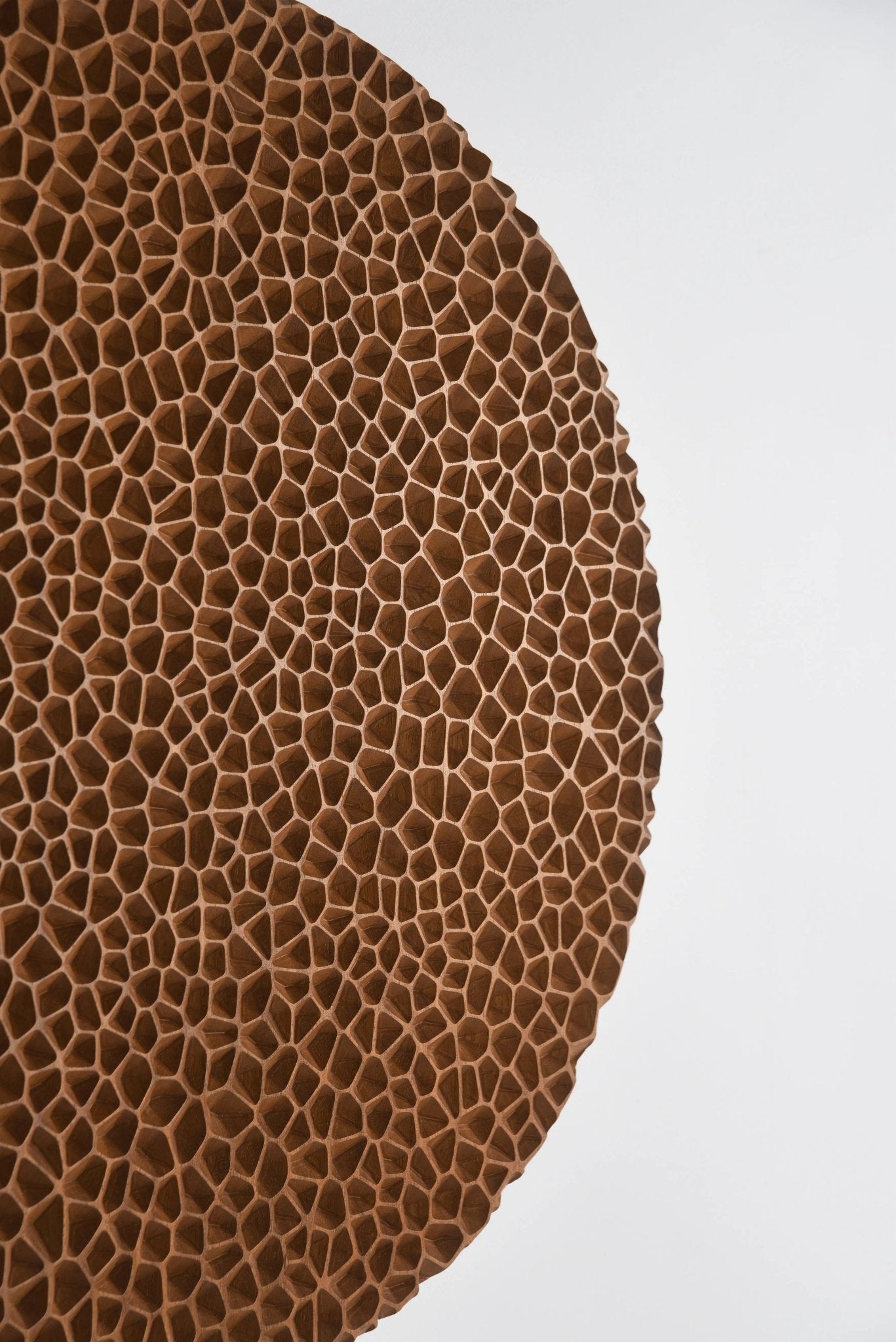 Holes iroko - Round Wood Wall Hanging