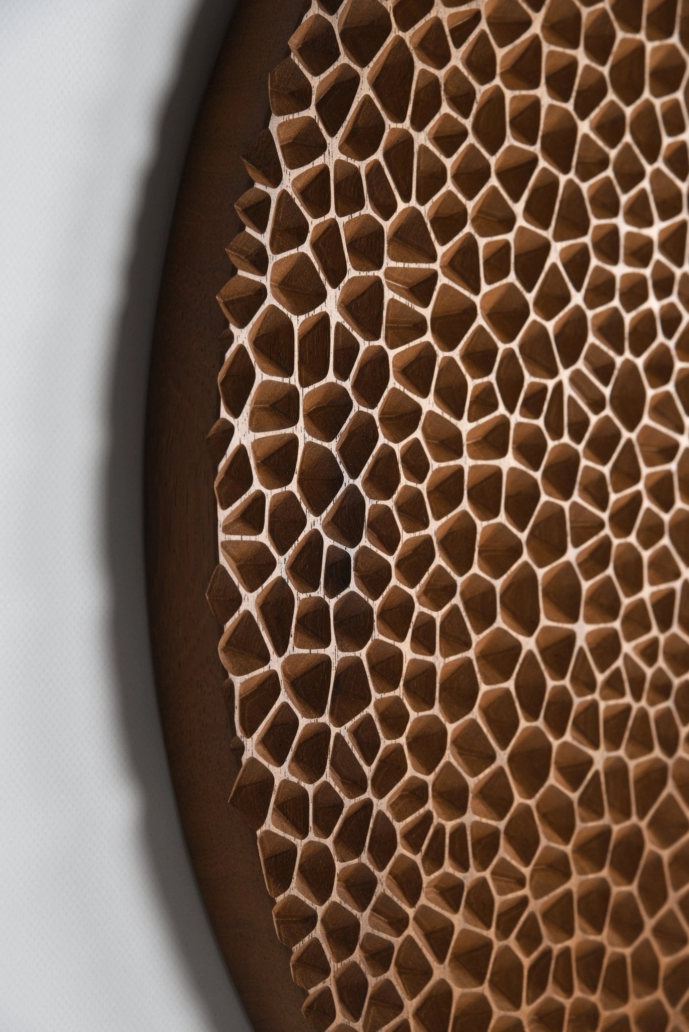 Holes iroko - Round Wood Wall Hanging